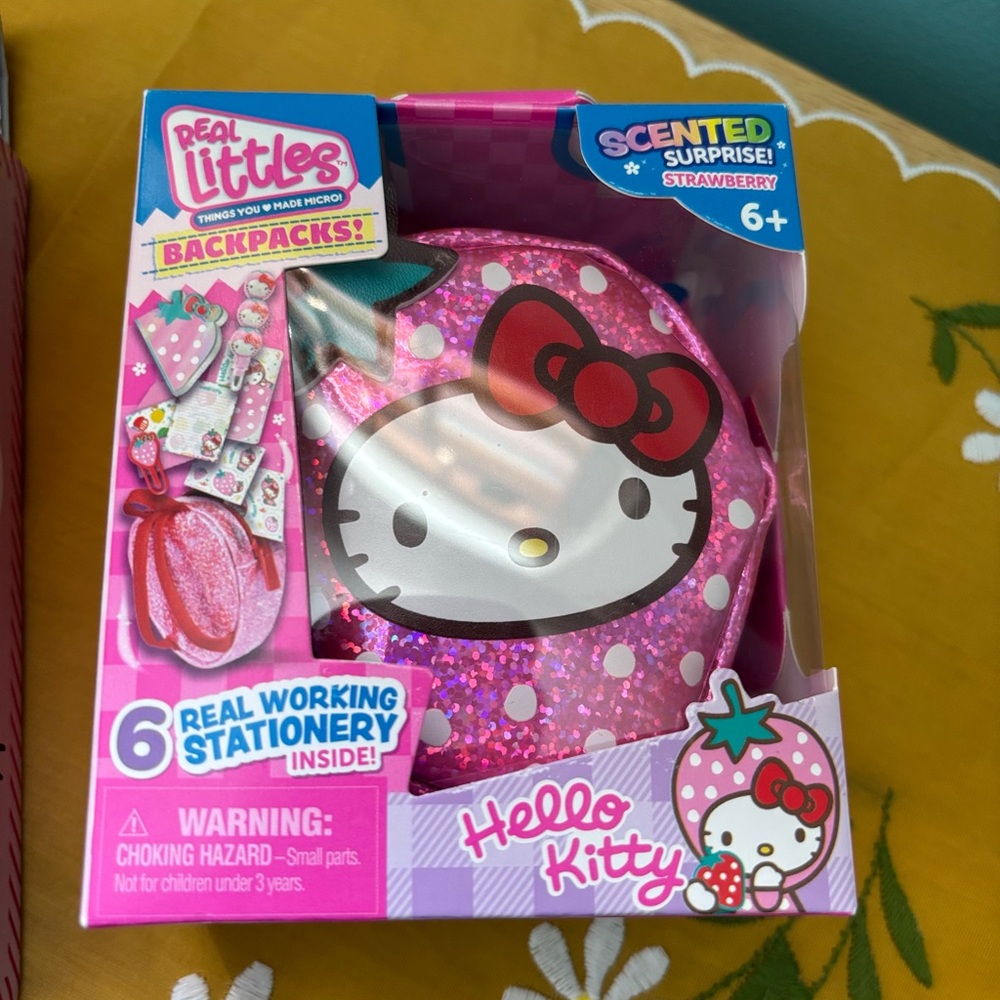Hello Kitty Bundle - Picture 5 of 7